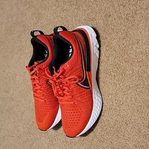 Size 9 Nike running shoes